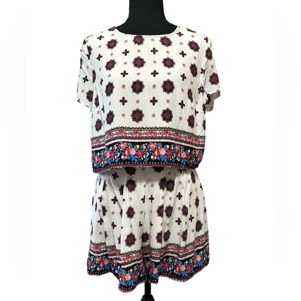 Papaya. White Boho Floral Crop Top (L) w/ Matching Shorts(M) Set.